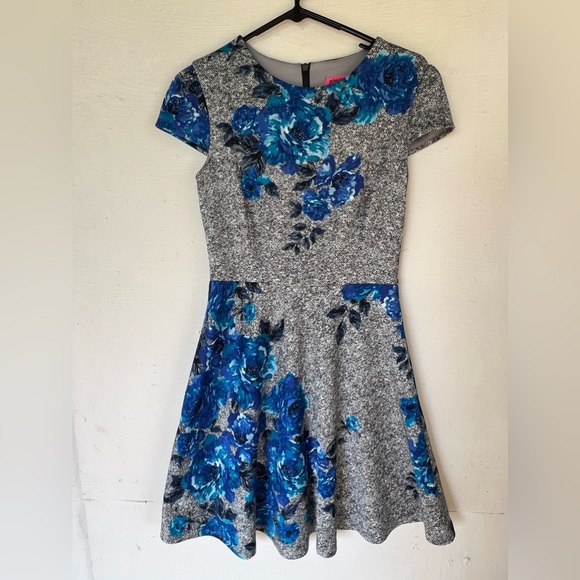 EUC Betsey Johnson Puff Cap Sleeve Blue Floral Roses Fit & Flare Skater Dress - Picture 4 of 11